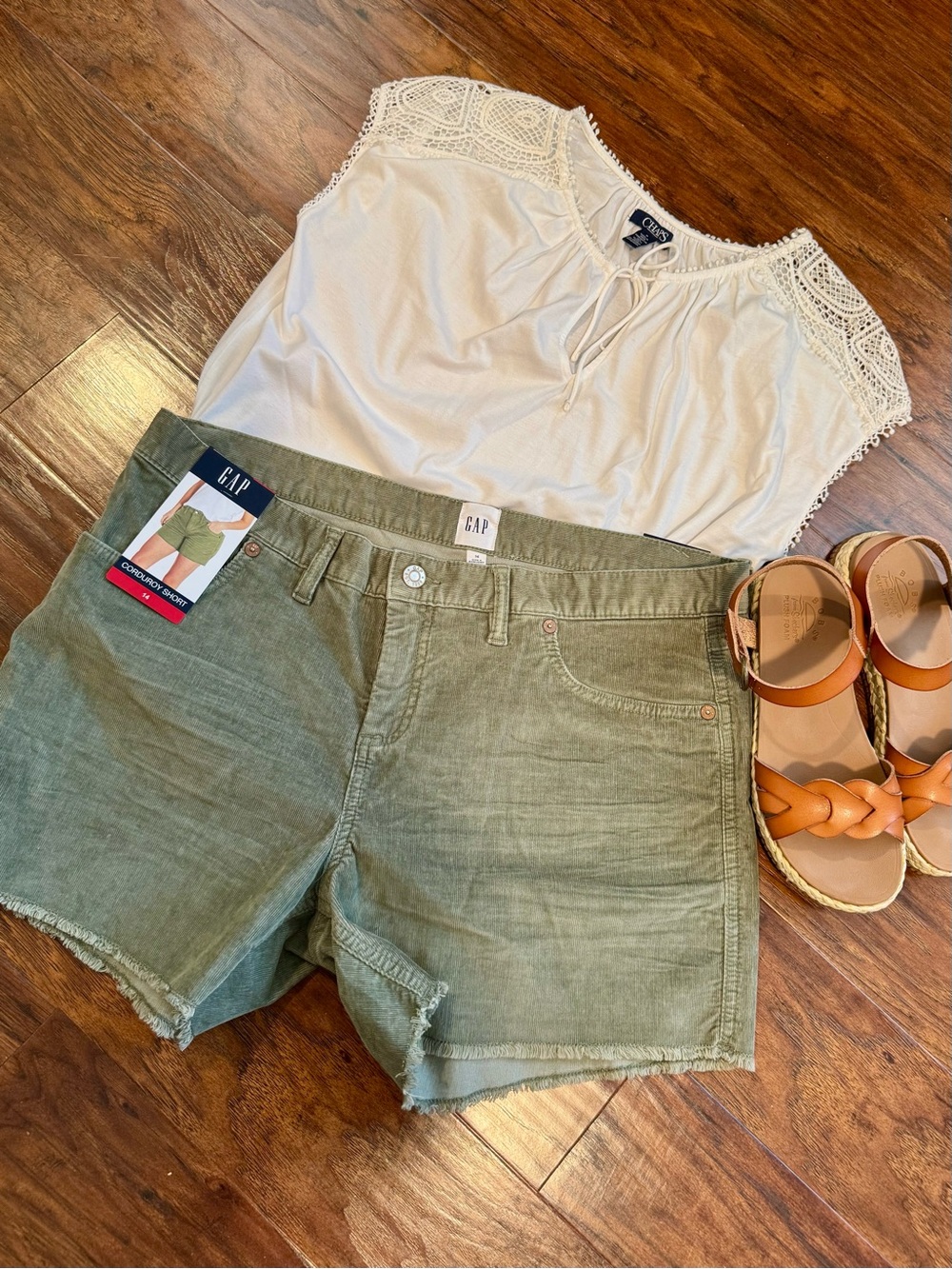 GAP Moss Green Corduroy Shorts Size 16 - NEW
